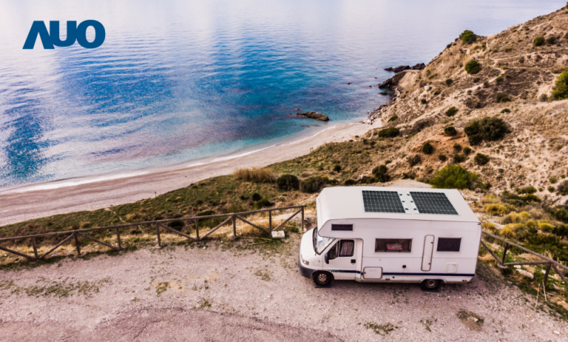 「可撓輕量化太陽光電板SunCurva」使用輕量特殊耐候型複合板取代傳統太陽能板的玻璃前板，不僅降低70%重量，每米平方僅3Kg；具有抗衝擊性能及通過電磁相容性測試，可應用於交通運輸工具，如露營車、遊艇等